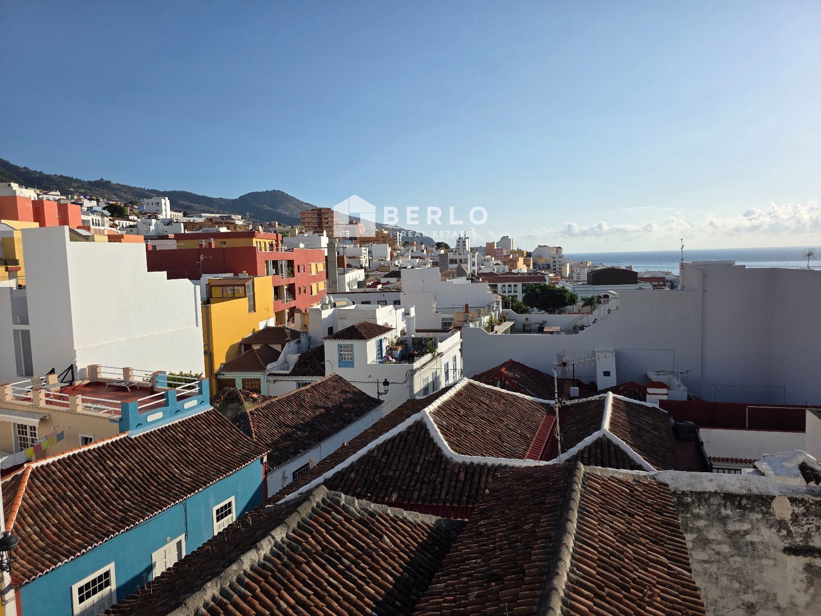 Terraza - Se vende inmueble en Santa Cruz de La Palma con vistas al mar y terrazas