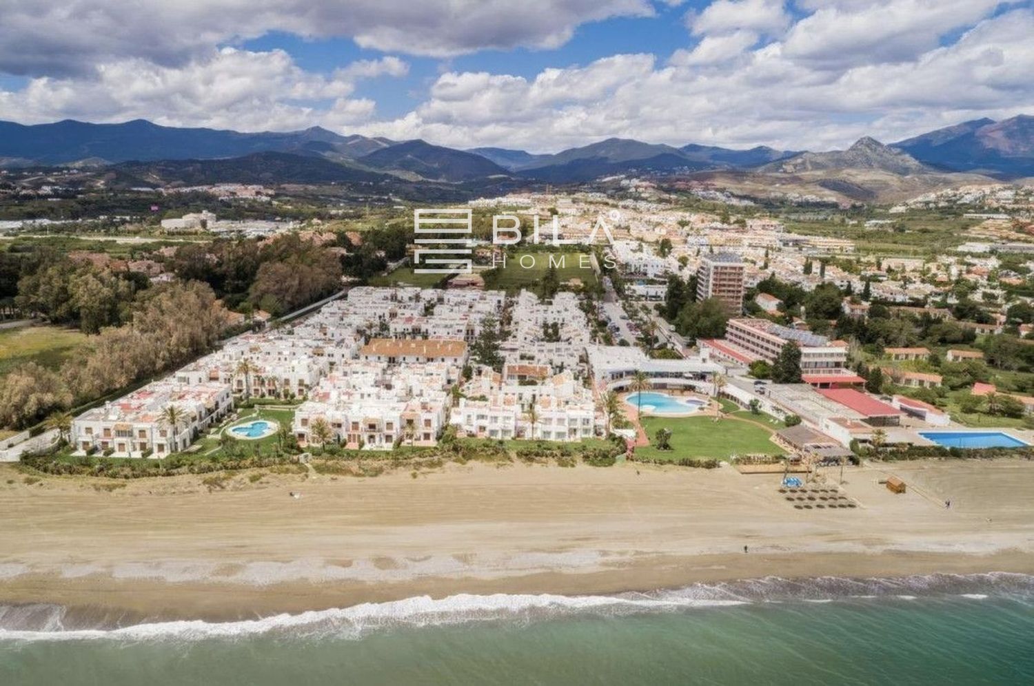 CASA ADOSADA EN 1º LNEA DE PLAYA