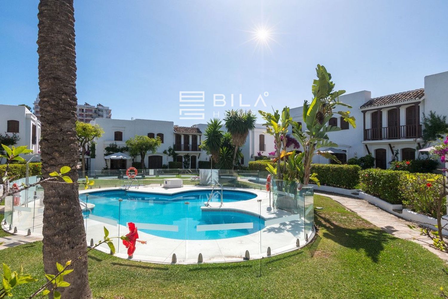 CASA ADOSADA EN 1º LNEA DE PLAYA