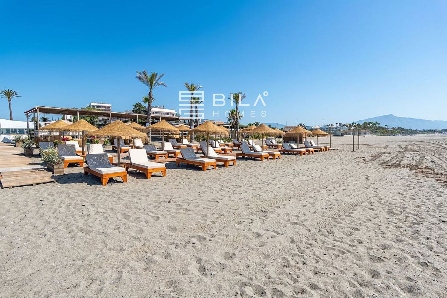 CASA ADOSADA EN 1º LNEA DE PLAYA