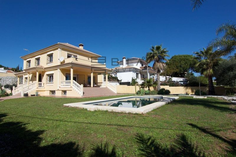 Chalet Independiente en venta Alhaurin De La Torre, Málaga. Ref: 6104. Bila Invest