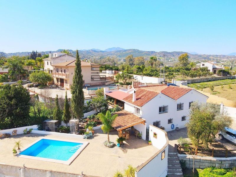 Chalet Independiente en venta Alhaurin El Grande, Málaga. Ref: 8574. Bila Invest