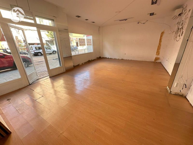 Local Comercial en venta y alquiler Cuenca. Ref: 8734. Inmobiliaria Cuenca