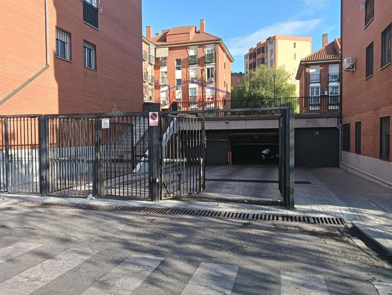 Garaje en venta Madrid. Ref: 21976. Inmobiliaria Kronox