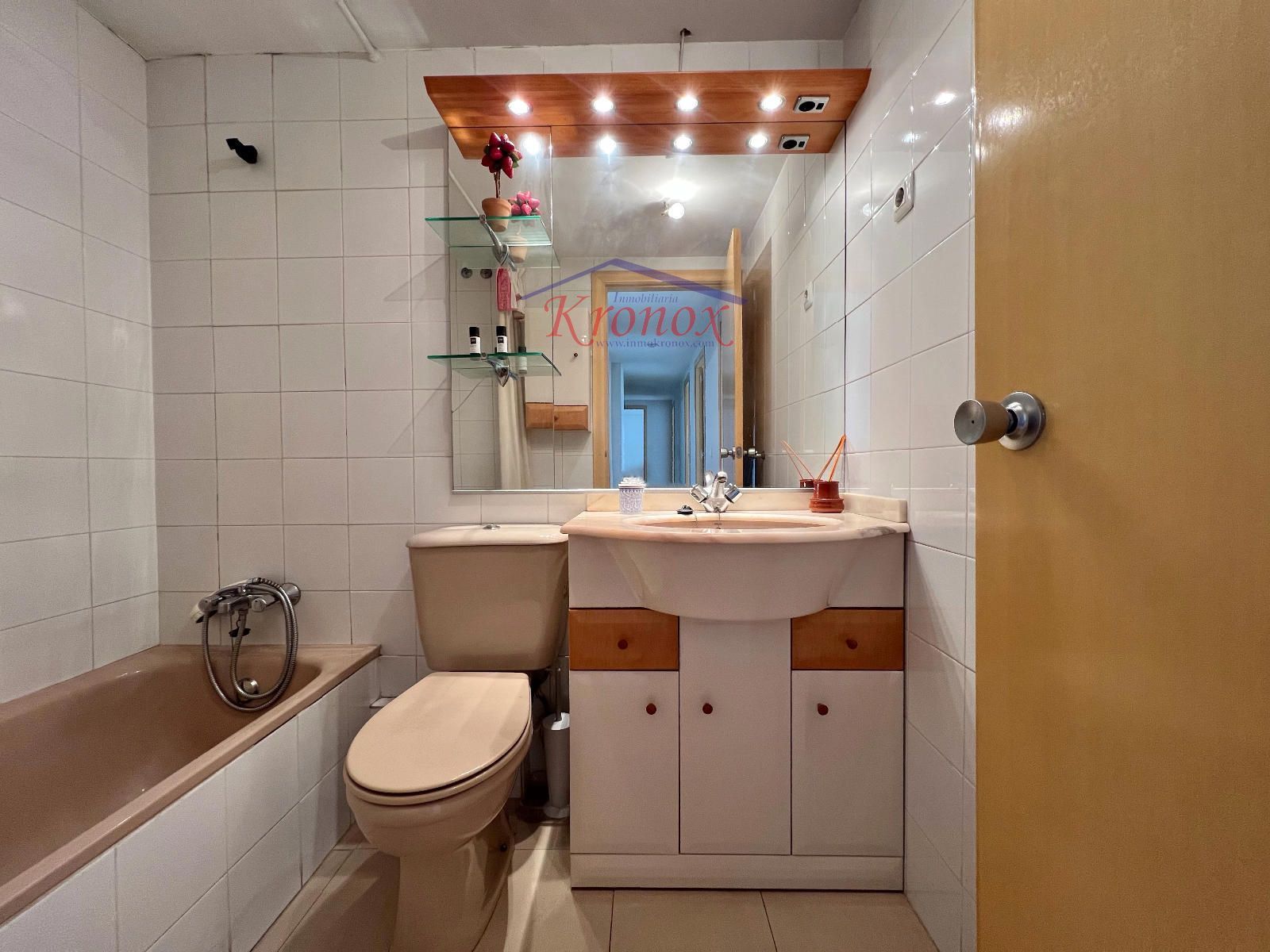 Baño - 4 habitación,  1 baño, 1 aseo y garaje