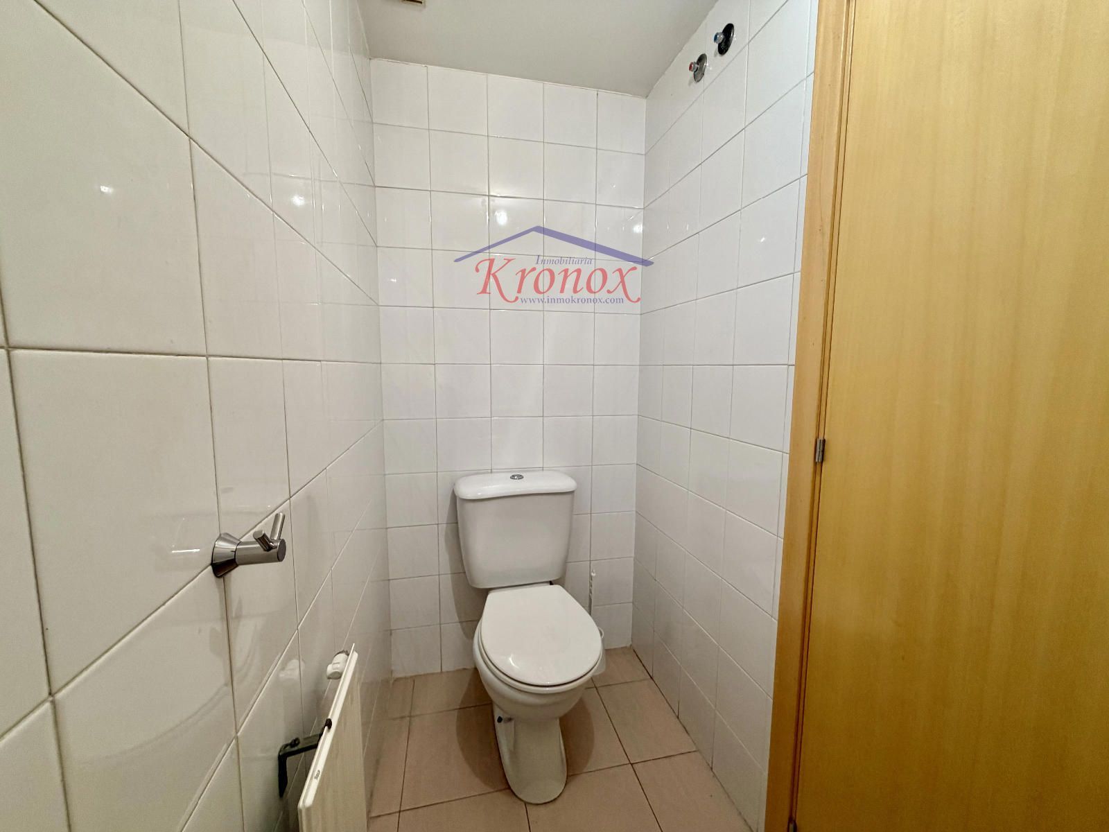 aseo - 4 habitación,  1 baño, 1 aseo y garaje