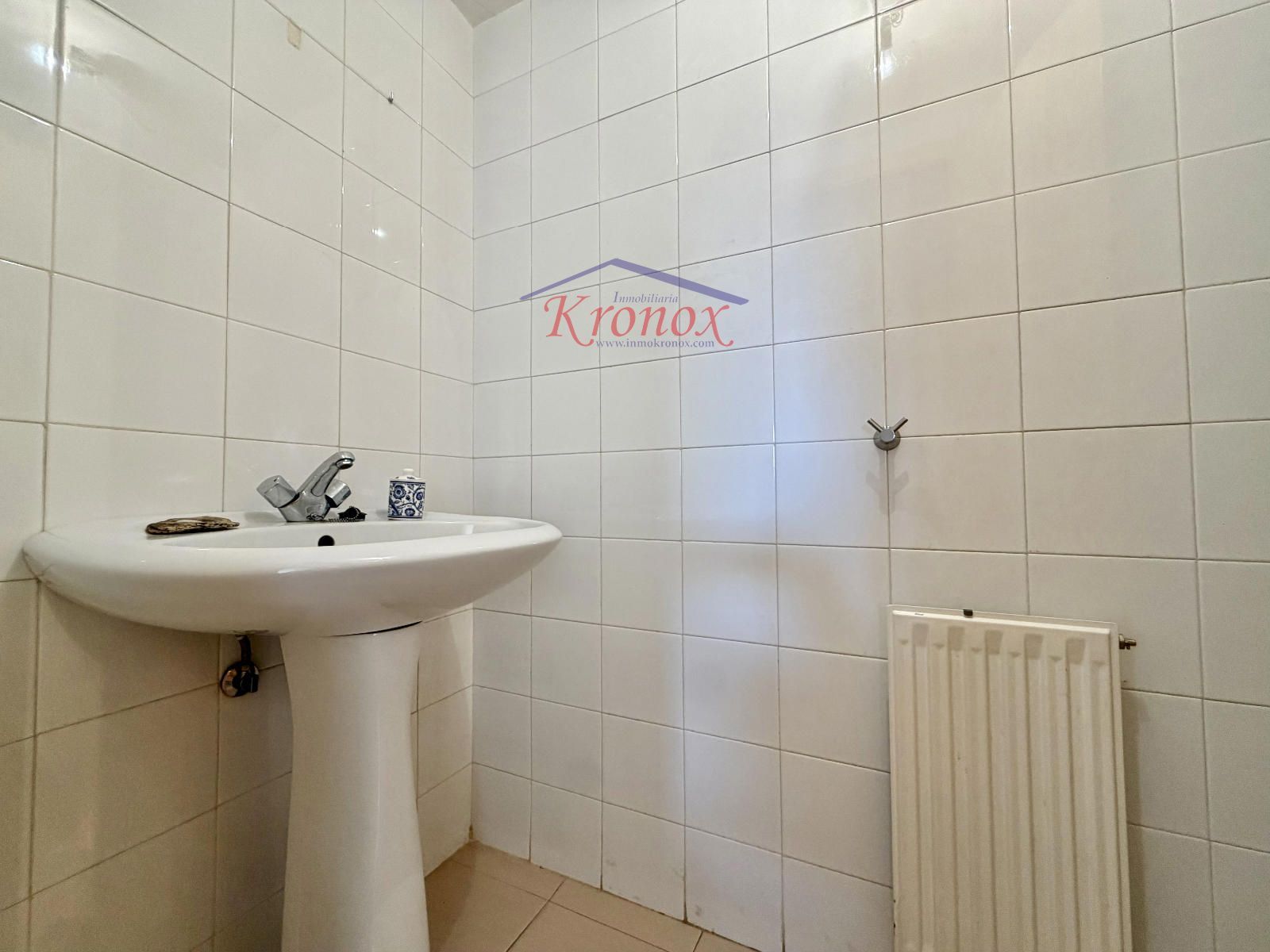 aseo - 4 habitación,  1 baño, 1 aseo y garaje