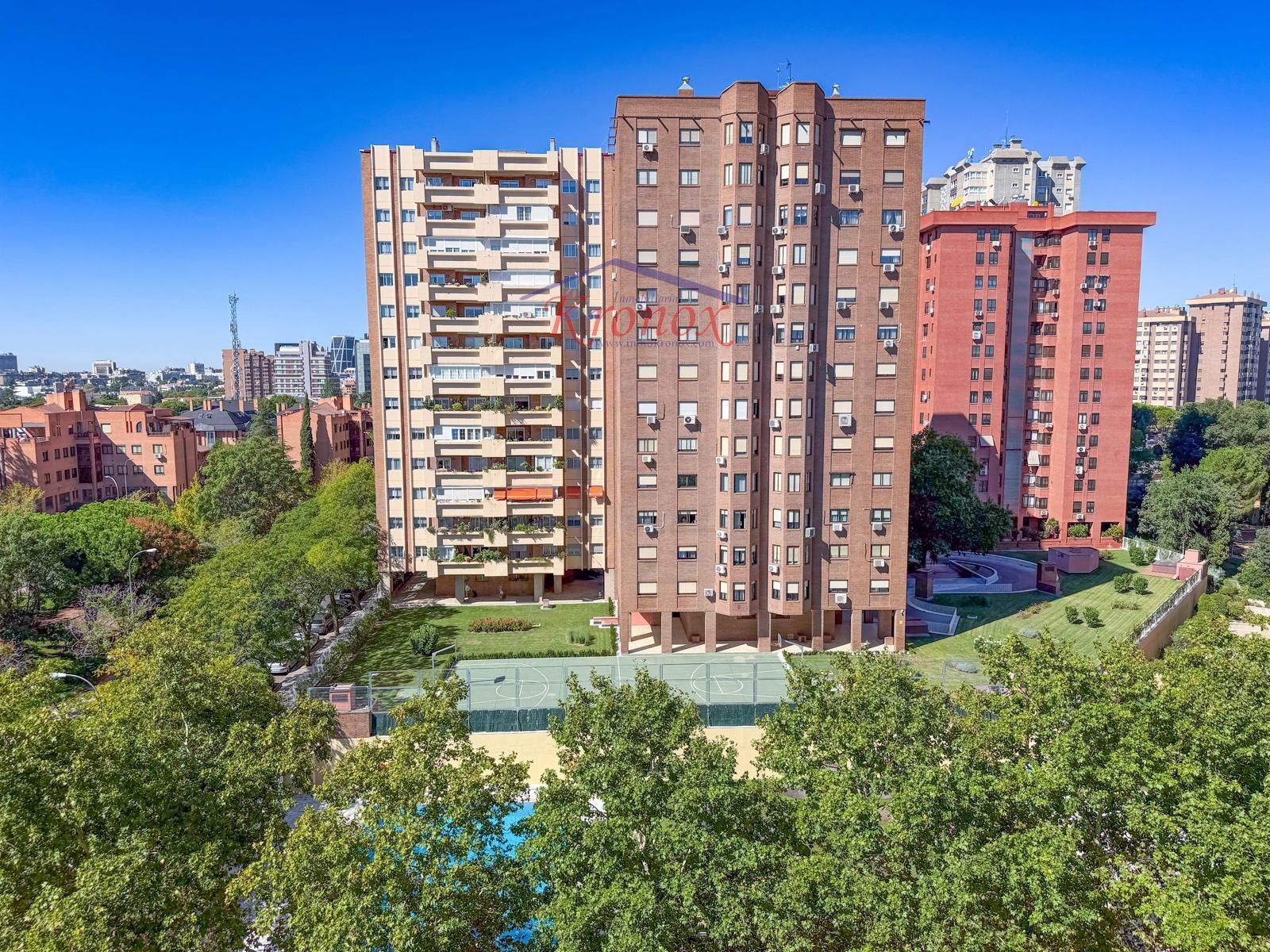 Exclusiva Hortaleza: 3 dormitorios, terraza, garaje y piscina - Foto 10