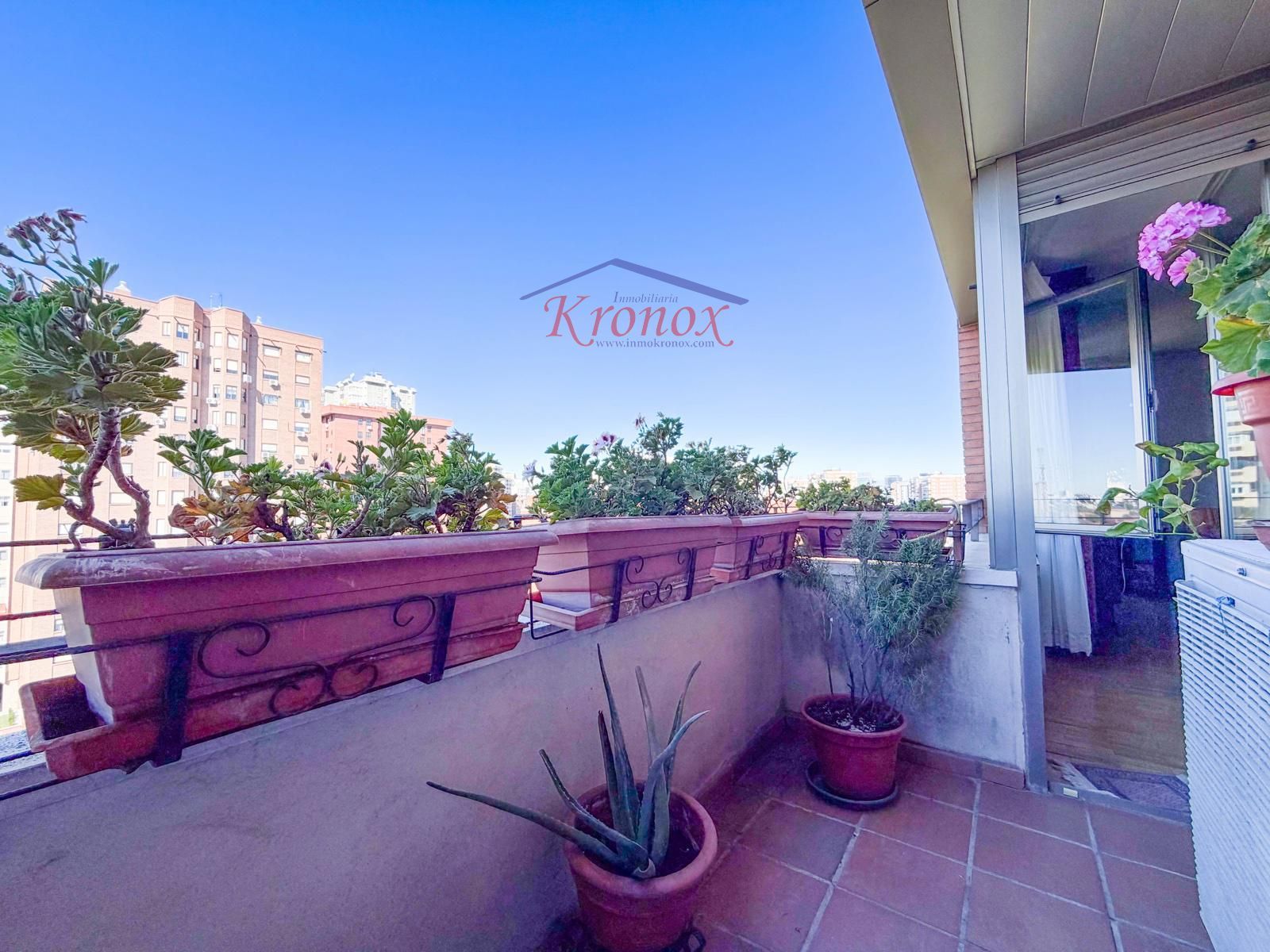 Exclusiva Hortaleza: 3 dormitorios, terraza, garaje y piscina - Foto 9