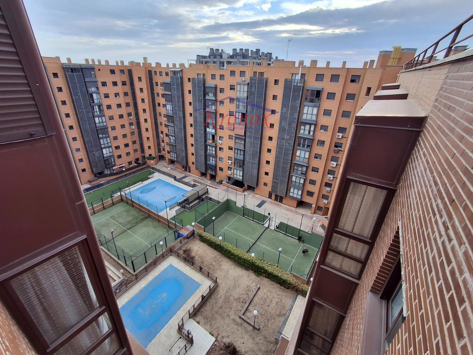 Urbanización - 1 dormitorio con garaje, piscina y pádel