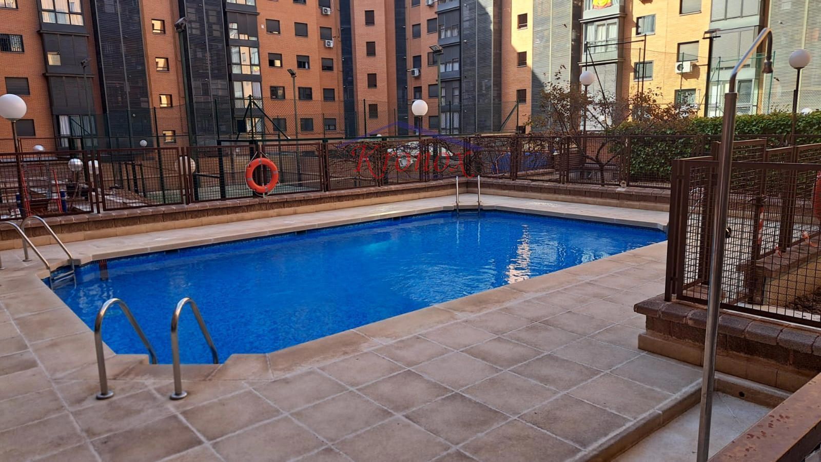 Piscina - 1 dormitorio con garaje, piscina y pádel