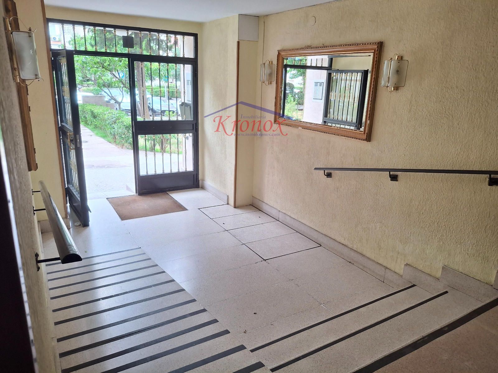Portal - VIVIENDA TOTALMENTE EXTERIOR CON TERRAZA JUNTO AL COLEGIO TAJAMAR