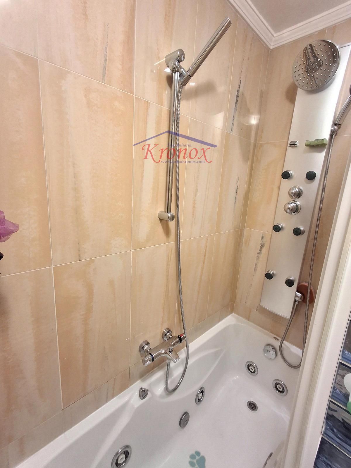 Bañera hidromasaje - VIVIENDA TOTALMENTE EXTERIOR CON TERRAZA JUNTO AL COLEGIO TAJAMAR