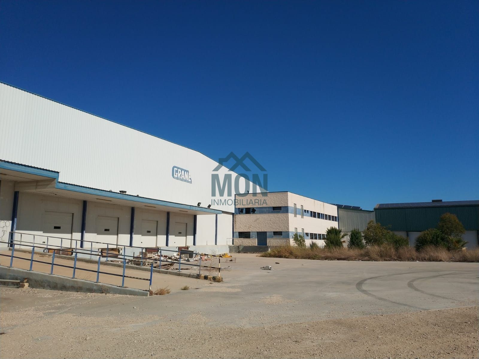 Gran nave industrial en buen estado