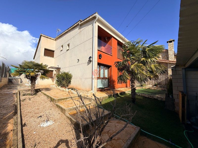 Chalet en venta  en Arcas, Cuenca . Ref: 120280. Inmobiliaria Vieco