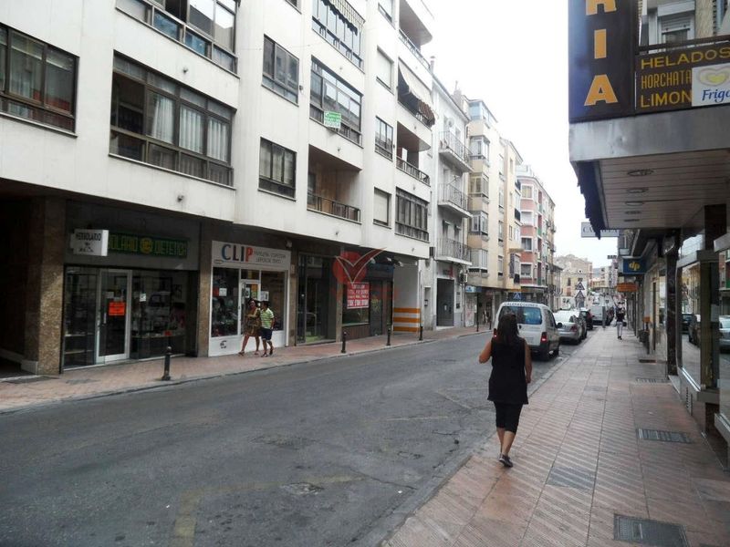 Local en venta y alquiler  en Cuenca . Ref: 83700. Inmobiliaria Vieco