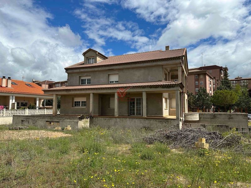 Chalet en venta  en Cuenca . Ref: 86570. Inmobiliaria Vieco