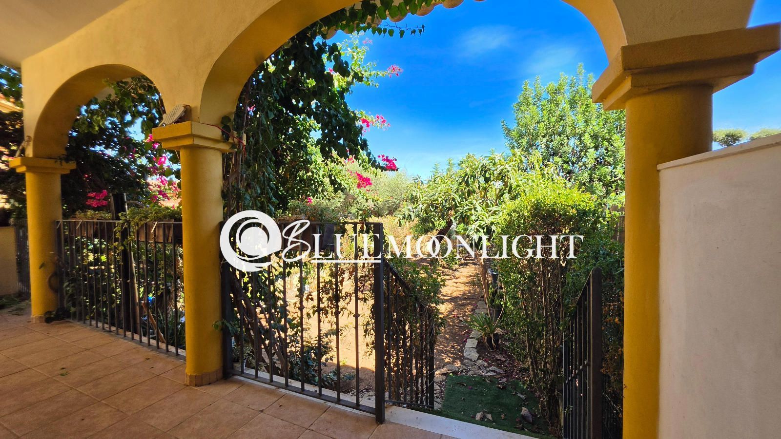 Refurbished semi-detached villa with a private garden, large garage and communal pool in Peñíscola - Foto 1