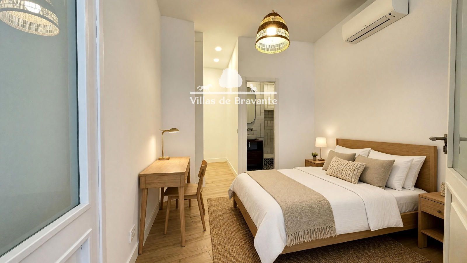 Mobiliario diseñado por IA - Excepcional piso reformado de dos habitaciones y tres cuartos de baño. Zona Malasaña.