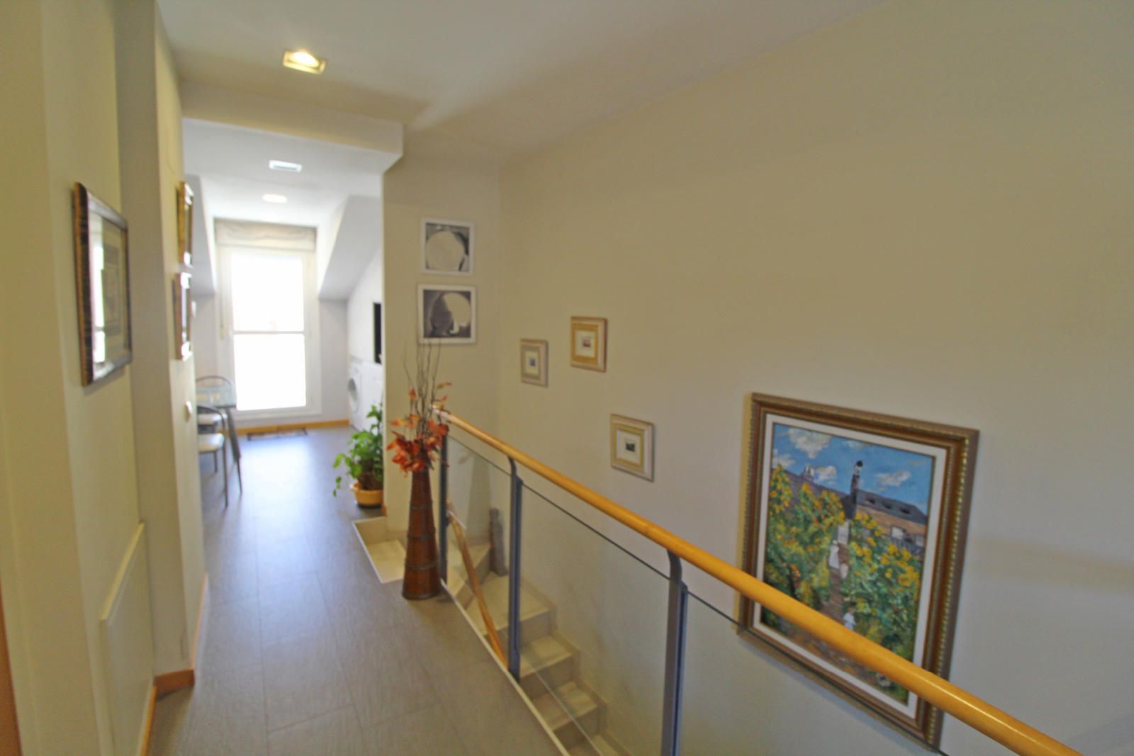 DISTRIBUIDOR - CALLE DEL FERIAL-ATICO.