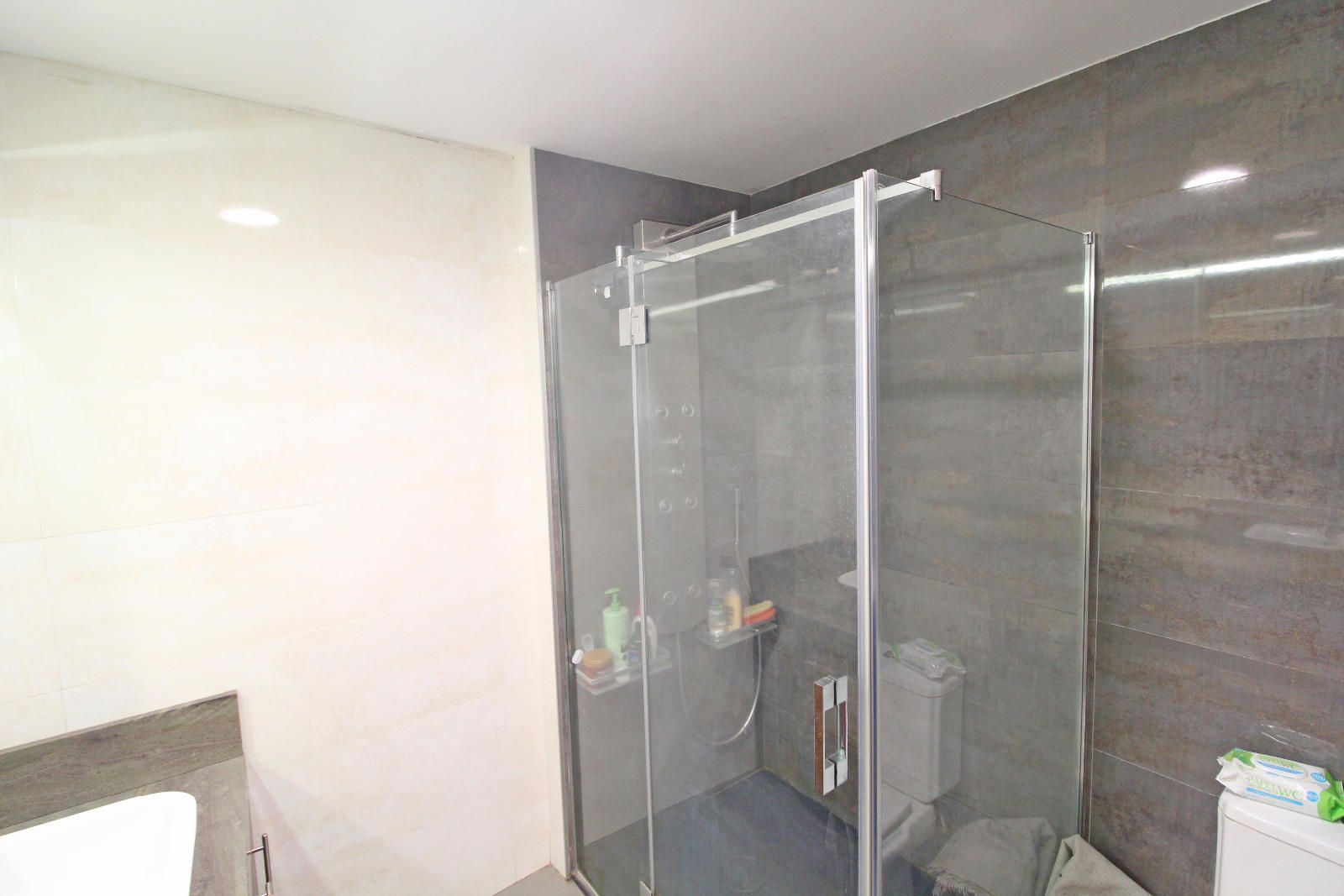 BAÑO - CALLE DEL FERIAL-ATICO.