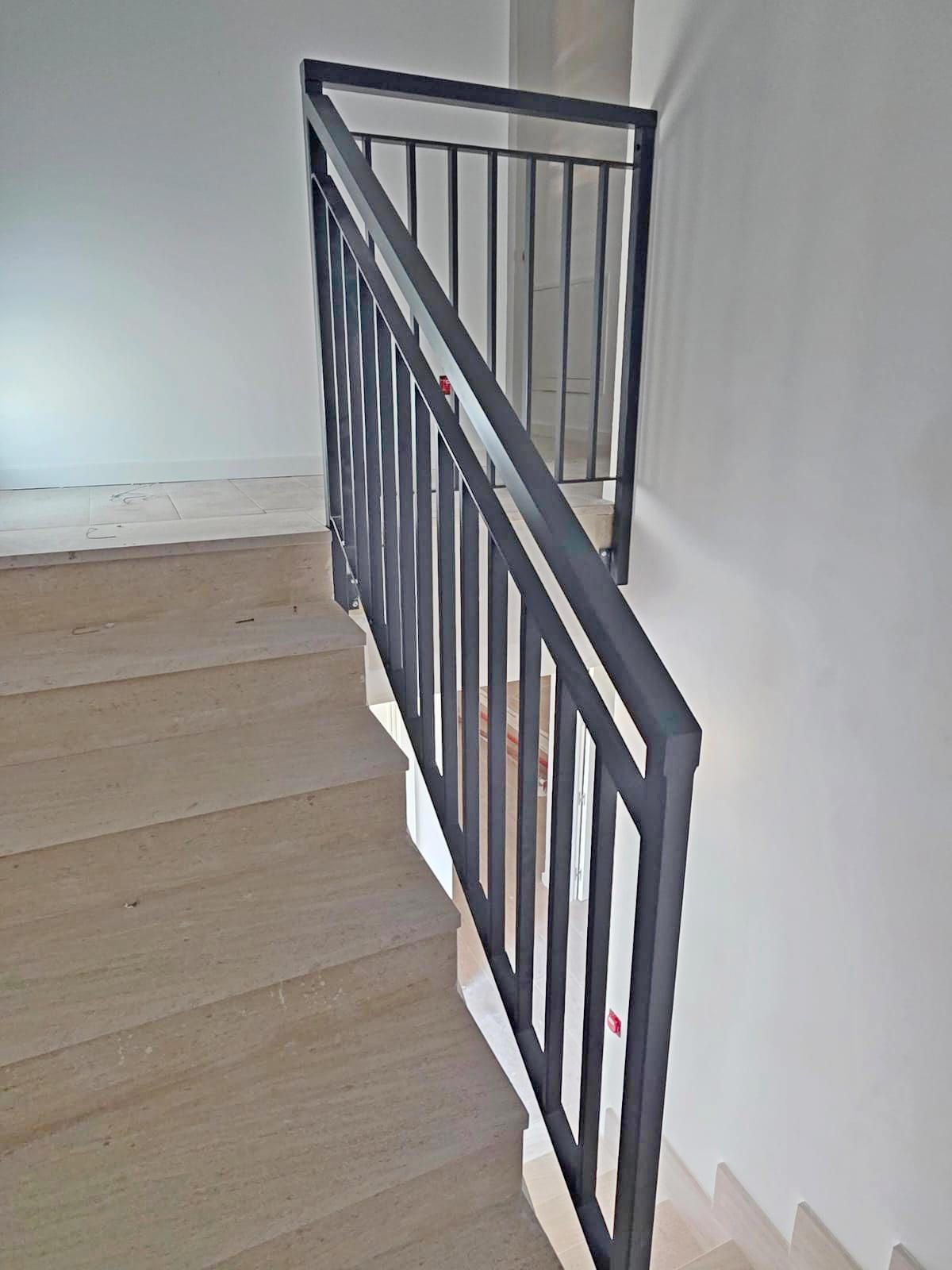Escalera - PAREADO DE OBRA NUEVA EN YUNQUERA DE HENARES.