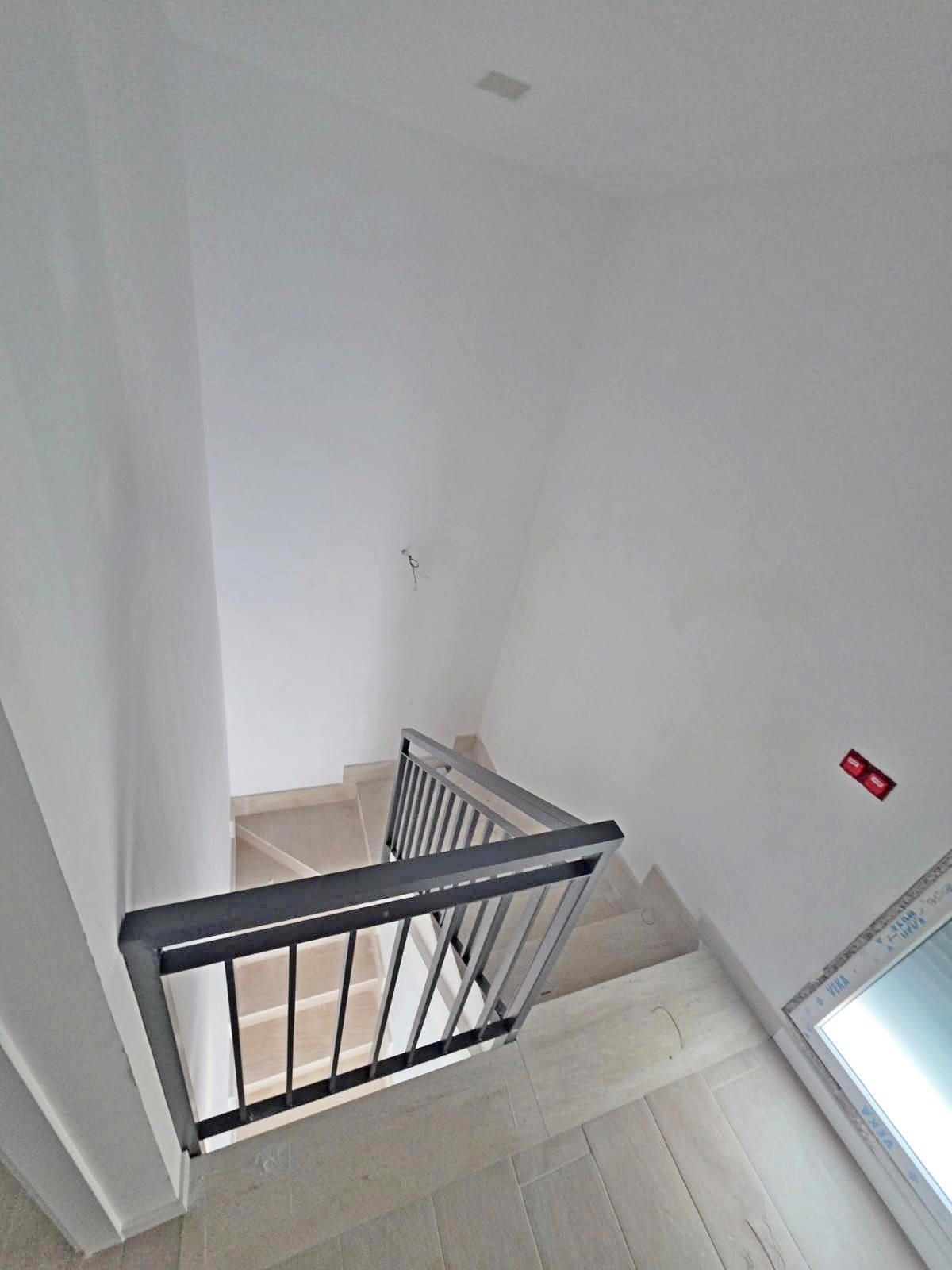 Escalera - PAREADO DE OBRA NUEVA EN YUNQUERA DE HENARES.