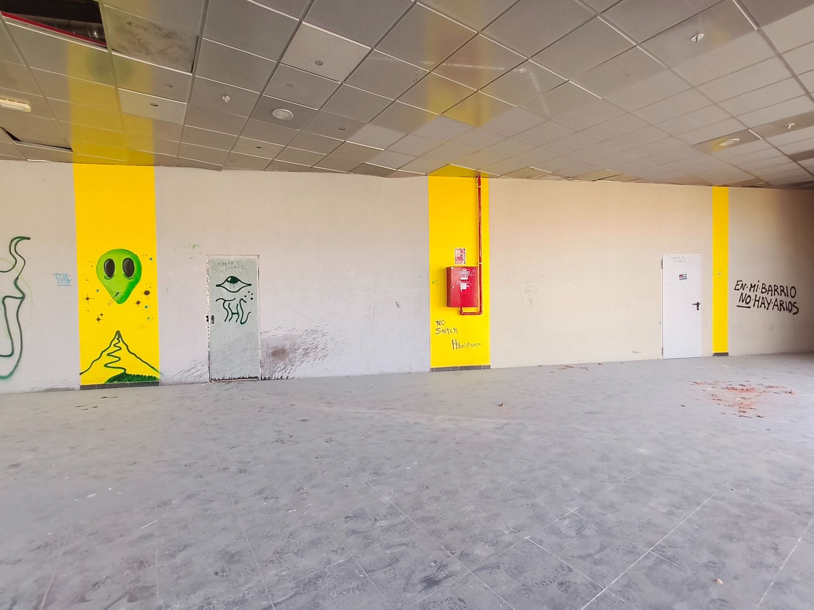 Dos locales comerciales contiguos. 128 m2 total.
