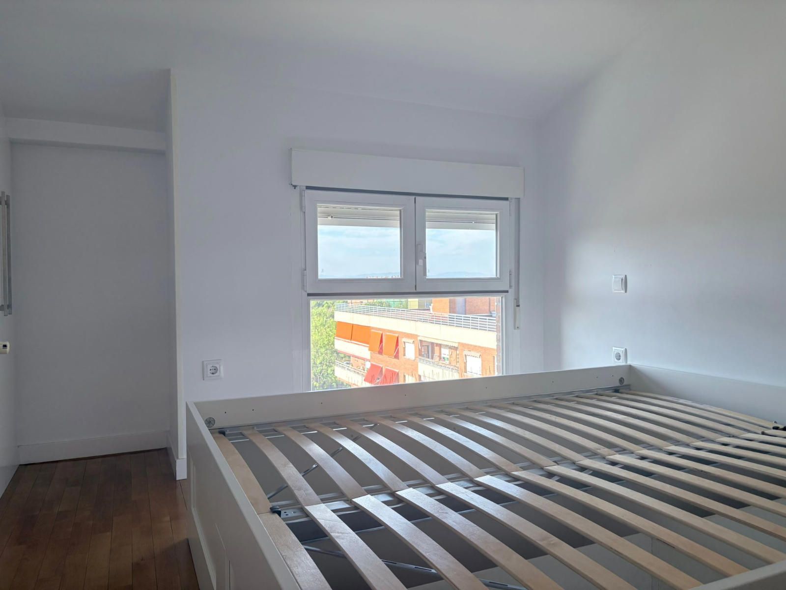Dúplex en alquiler en el centro de Guadalajara con terraza, 3 dormitorios y plaza de garaje.