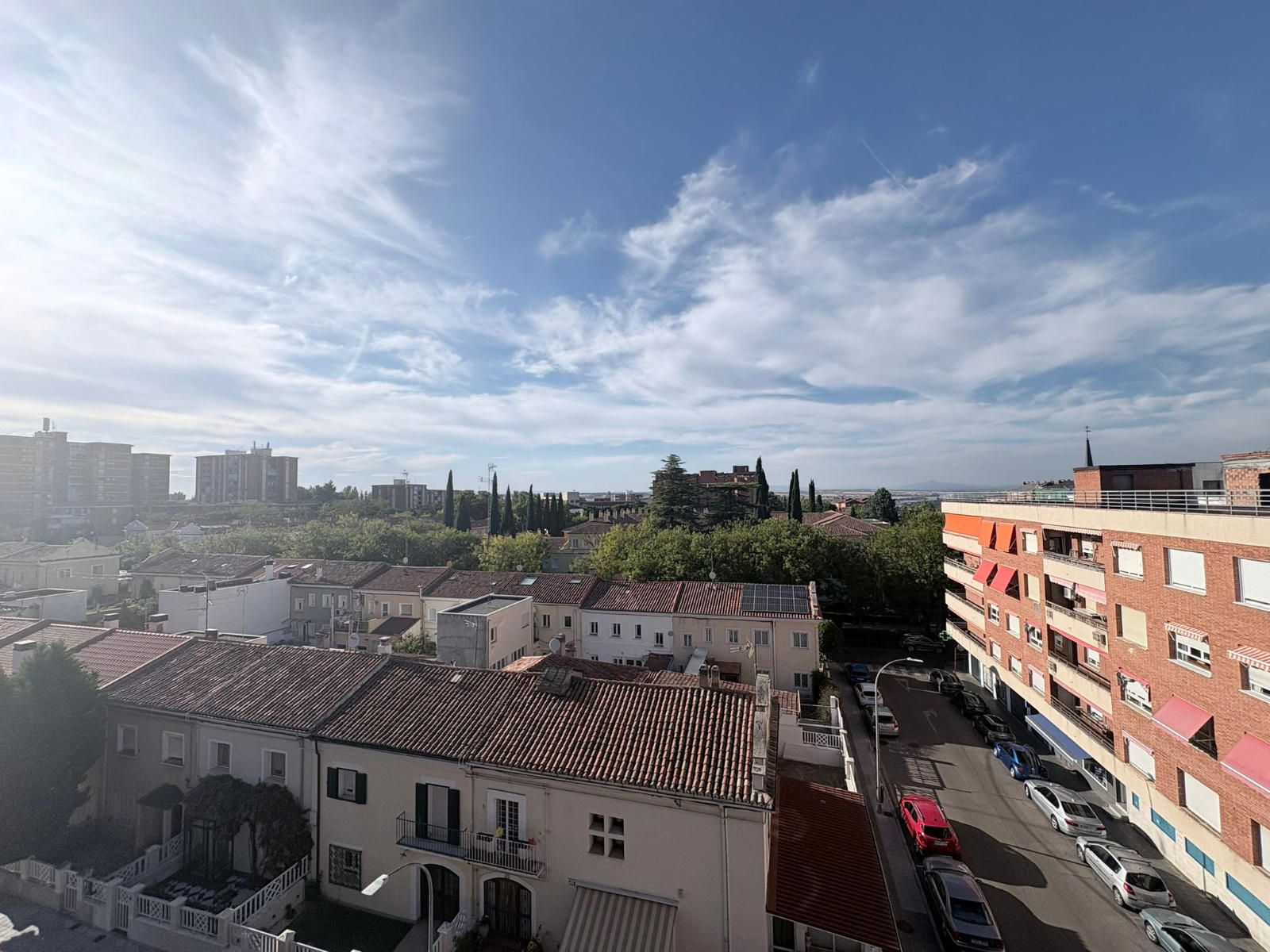 Dúplex en alquiler en el centro de Guadalajara con terraza, 3 dormitorios y plaza de garaje.