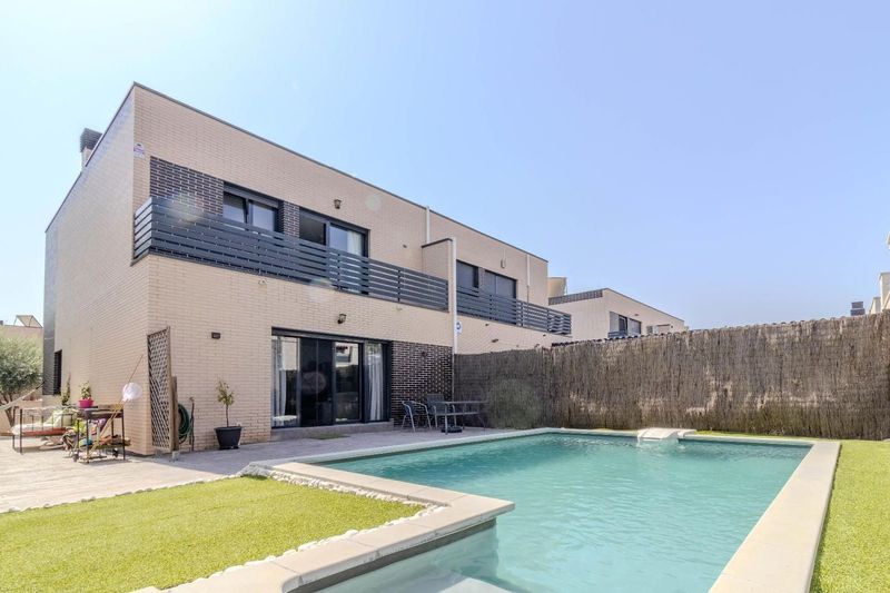 Pareado en venta Cabanillas del Campo, Guadalajara. Ref: 500115. Bravo & López Inmobiliaria