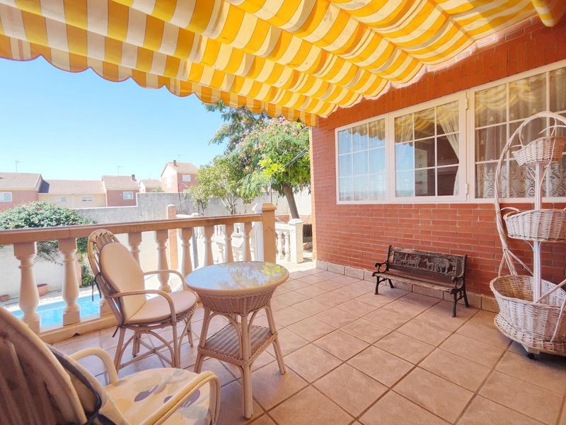 Chalet Independiente en venta Cabanillas del Campo, Guadalajara. Ref: 500116. Bravo & López Inmobiliaria