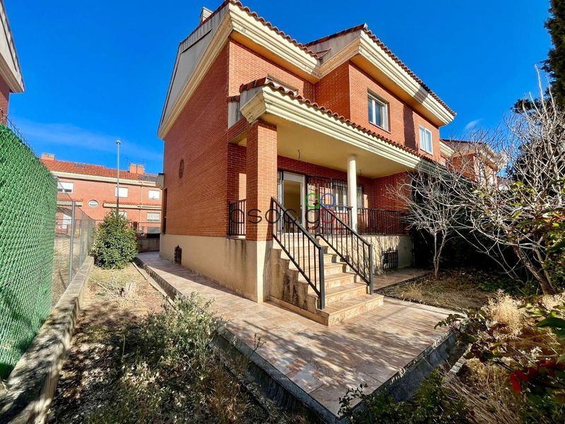 Adosado en Esquina en venta Torija, Guadalajara. Ref: 50118. Bravo & López Inmobiliaria