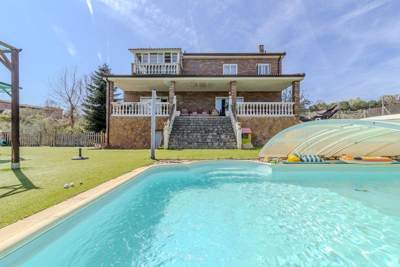 Chalet Independiente en venta Cabanillas del Campo, Guadalajara. Ref: 50130. Bravo & López Inmobiliaria