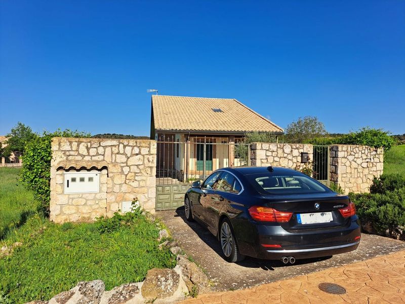 Chalet Independiente en venta Solanillos Del Extremo, Guadalajara. Ref: 60239. Bravo & López Inmobiliaria