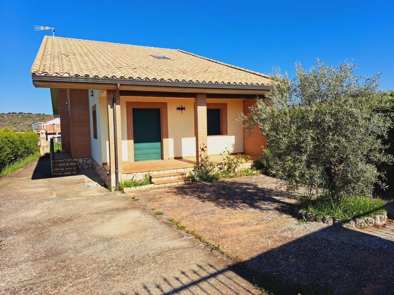 Chalet Independiente en venta Solanillos Del Extremo, Guadalajara. Ref: 60239. Bravo & López Inmobiliaria