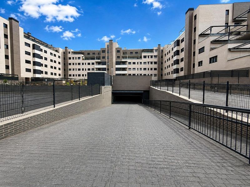Garaje en venta Azuqueca De Henares, Guadalajara. Ref: 700001. Bravo & López Inmobiliaria