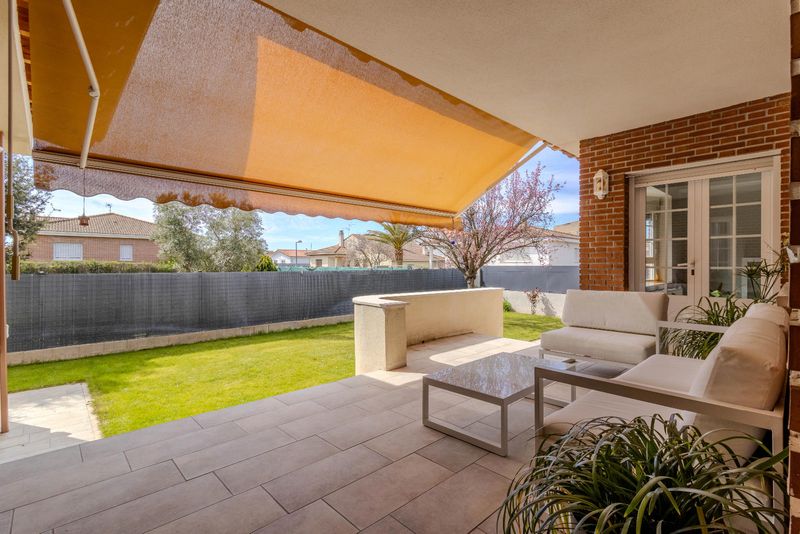 Chalet Independiente en venta Fontanar, Guadalajara. Ref: 70103. Bravo & López Inmobiliaria