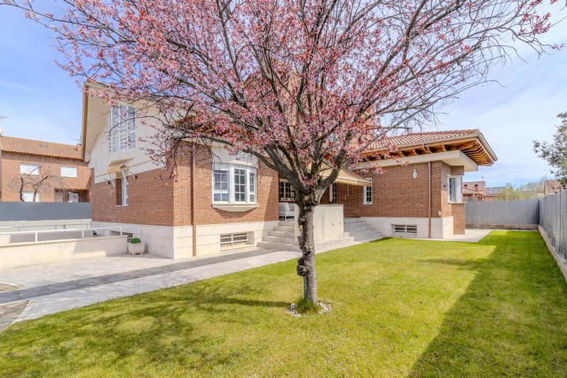 Chalet Independiente en venta Fontanar, Guadalajara. Ref: 70103. Bravo & López Inmobiliaria