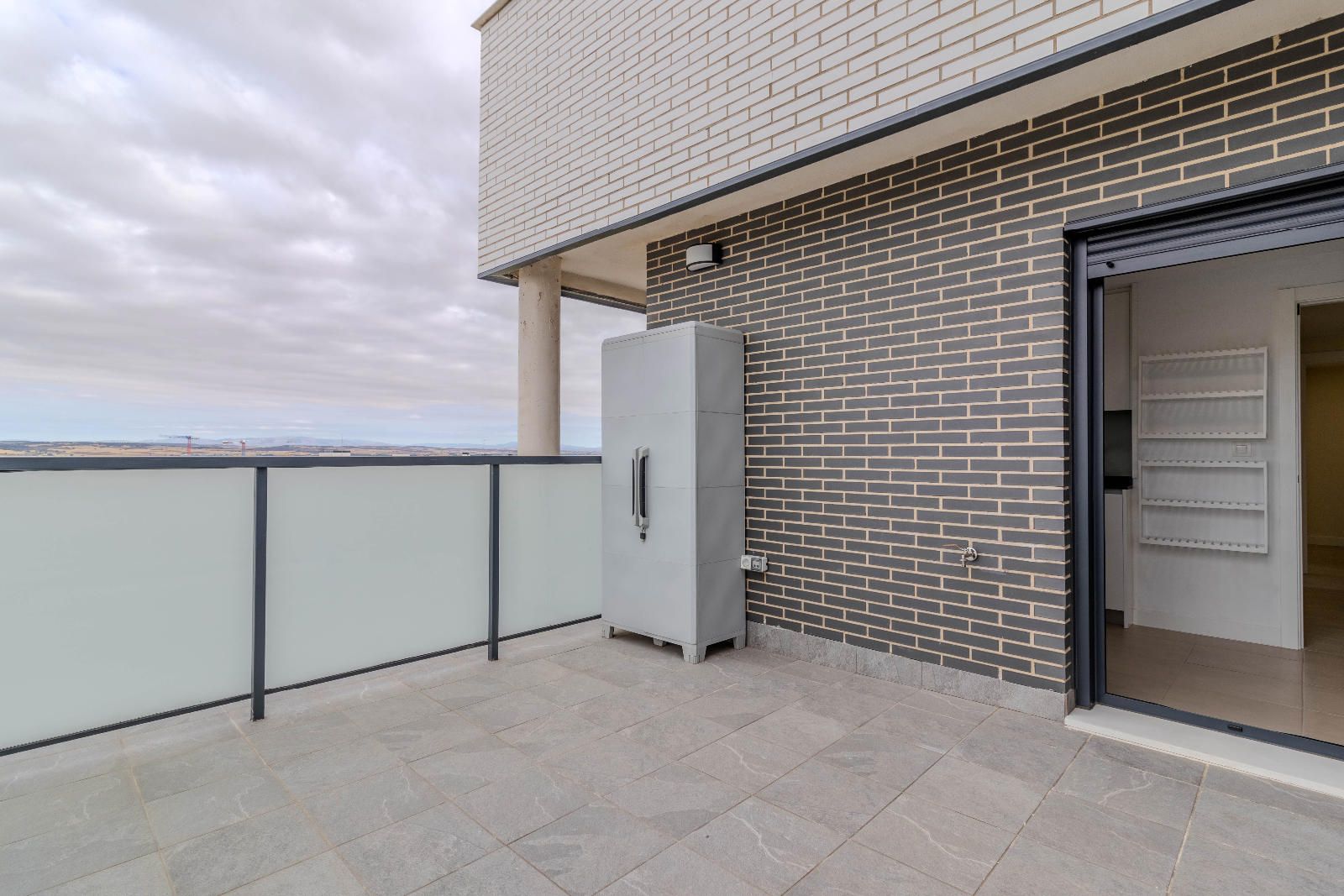 Piso en las Cañas de dos dormitorios y amplia terraza - Foto 13