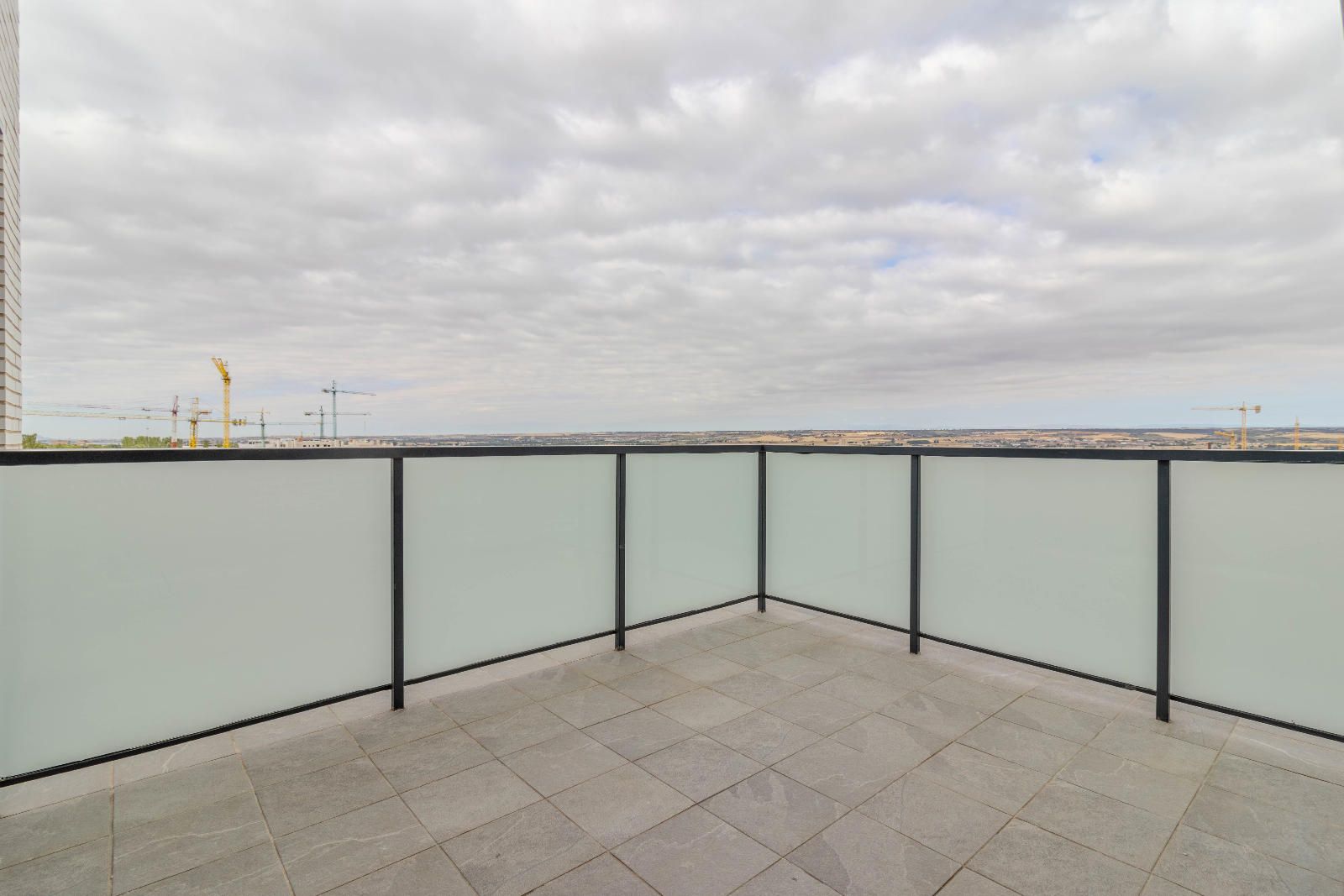 Piso en las Cañas de dos dormitorios y amplia terraza - Foto 14