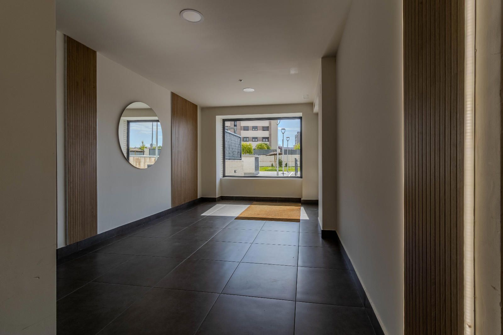 Piso en las Cañas de dos dormitorios y amplia terraza - Foto 4