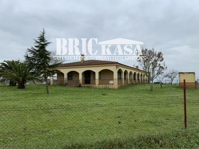 Chalet Independiente en venta Torreorgaz, Cáceres. Ref: 1221. Brickasa