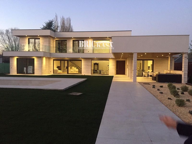 Chalet Independiente en venta Torrejon del Rey, Guadalajara. Ref: 1241. Brickasa