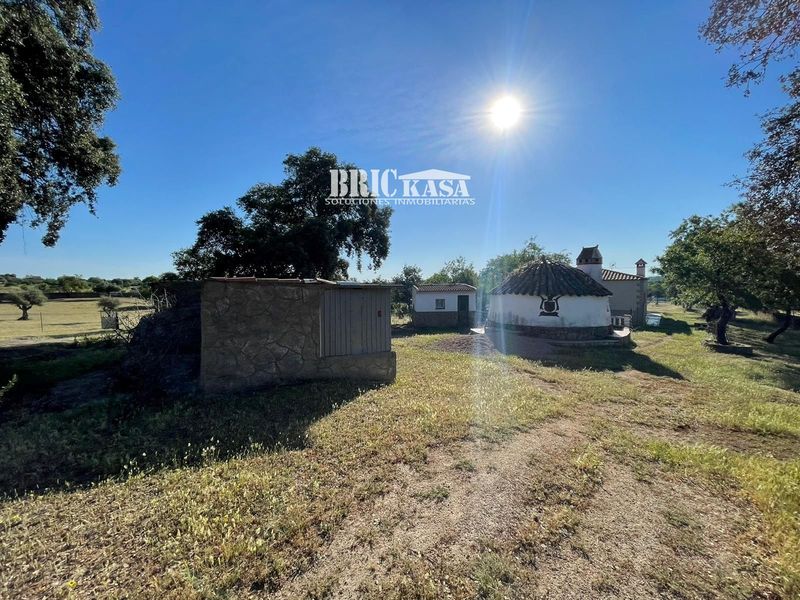 Chalet Independiente en venta Arroyo De La Luz, Cáceres. Ref: 1676. Brickasa