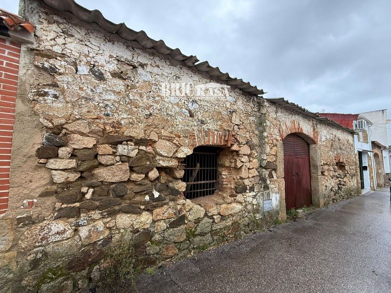 Garaje en venta Torreorgaz, Cáceres. Ref: 2149. Brickasa