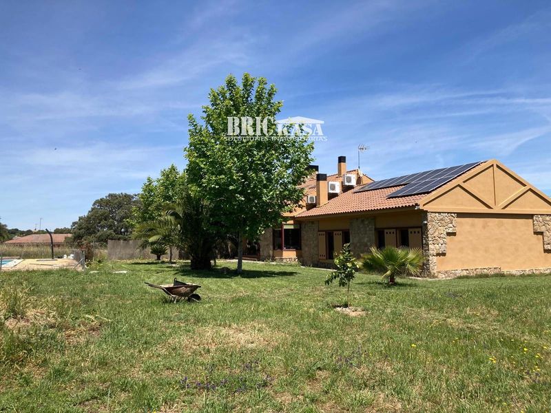 Chalet Independiente en venta Casar De Caceres, Cáceres. Ref: 2191. Brickasa