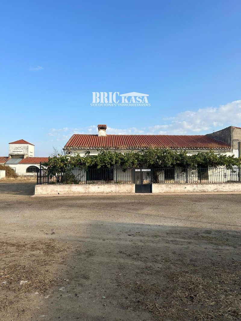 Chalet Independiente en venta Torreorgaz, Cáceres. Ref: 2295. Brickasa