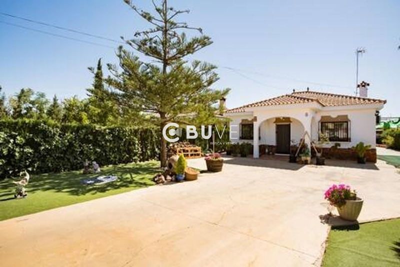Chalet Independiente en venta Coria Del Rio, Sevilla. Ref: 39871. BUVE.APP
