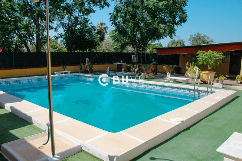 Xalet Independent en venda Lora Del Rio, Sevilla. Ref: 42663. BUVE.APP